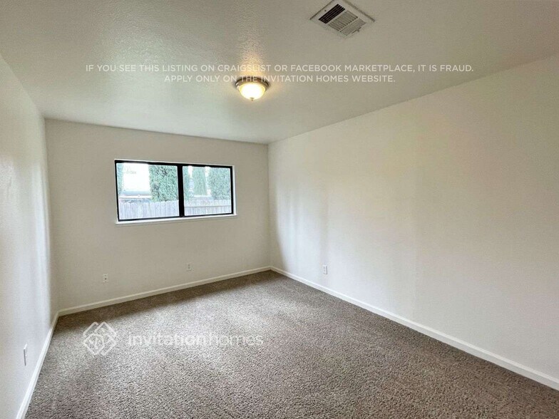 Building Photo - 210 James Ct