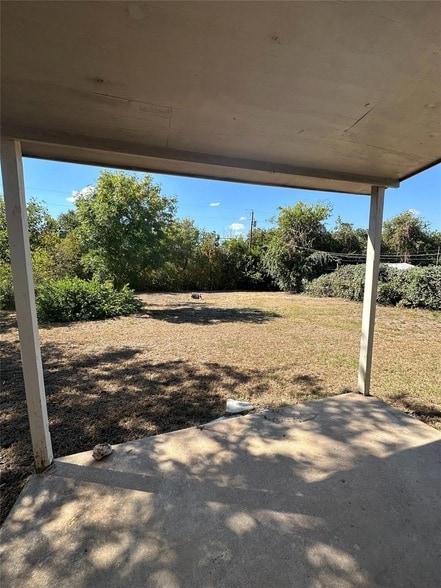 Building Photo - 3510 Roanoke Dr