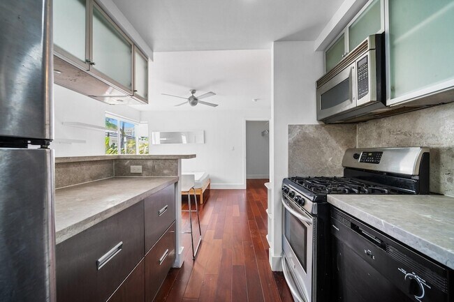 Building Photo - 741 6th St