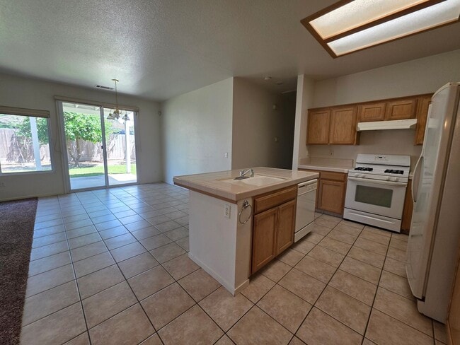 Building Photo - *** Move-In Special $300 OFF 1st Month's R...