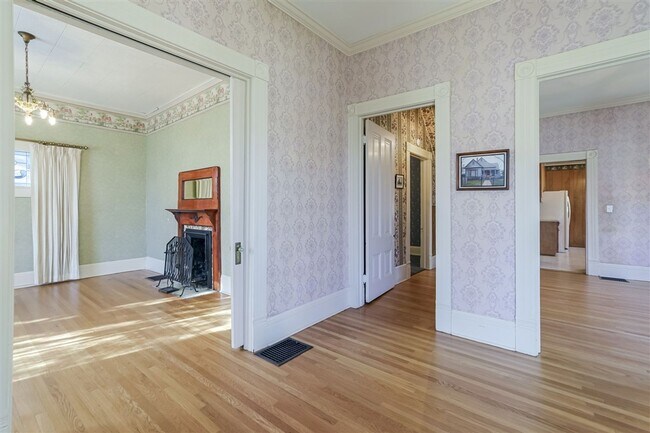 Building Photo - Historic Mount Vernon 4x1.5 Home Steps from Downtown Prescott