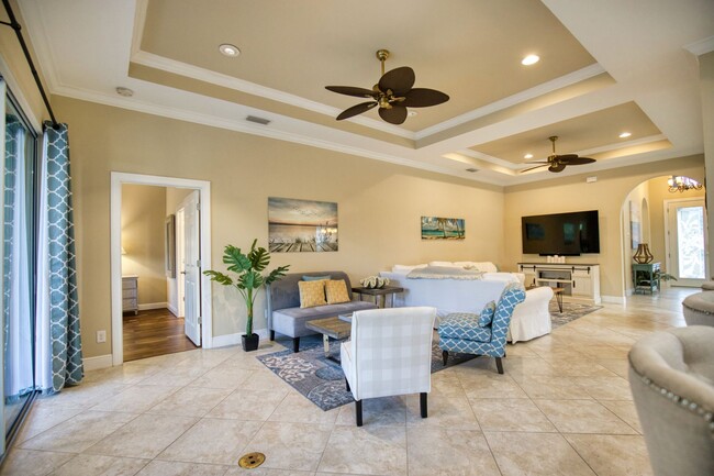 Building Photo - Optional Golf Transfer Seasonal Short-Term...