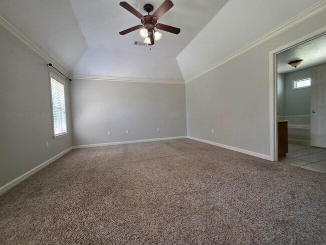 Building Photo - 995 Williamsburg Dr