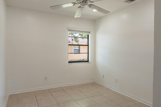 Building Photo - 1253 White Pine Dr