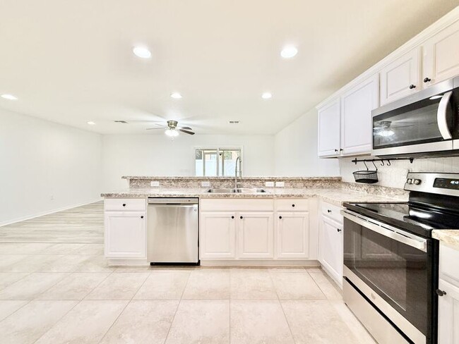 Building Photo - 7211 Merlot Sienna Ave