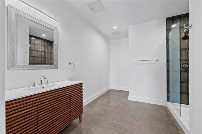 Building Photo - 1131 Fairview Ave