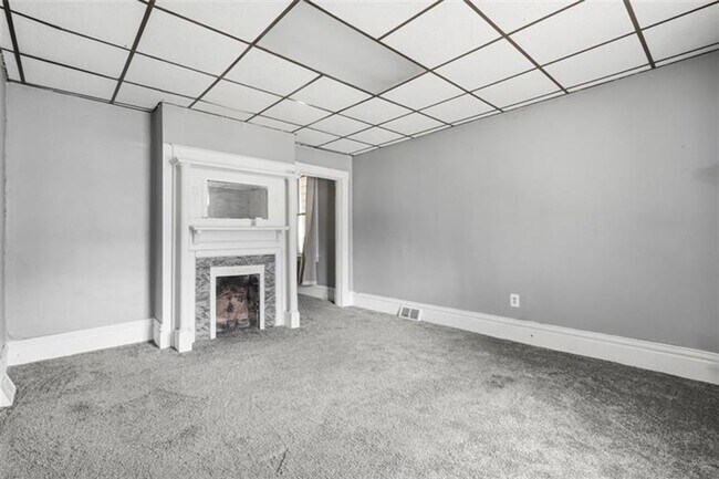 Building Photo - 5-bedroom, 1-bath home in East Pittsburgh