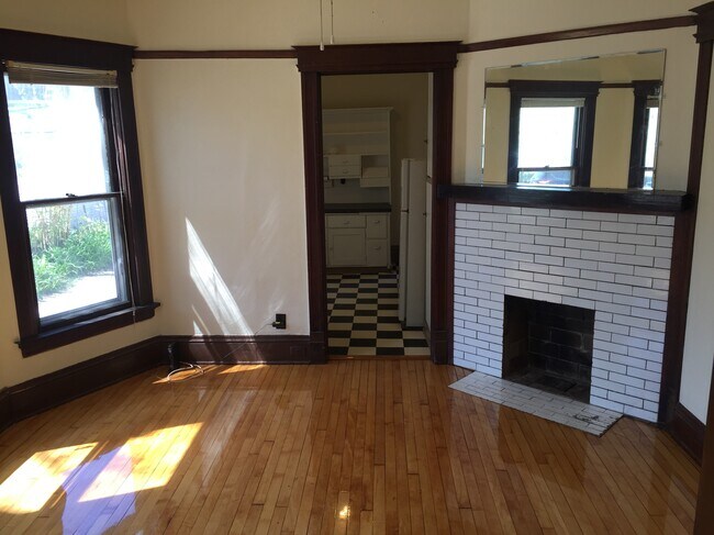 Building Photo - 2078 Atwood Ave