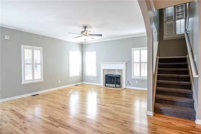 Building Photo - 587 Delbridge St NW