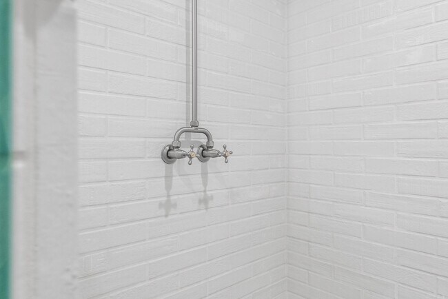 Building Photo - 1628 Pine Valley Rd