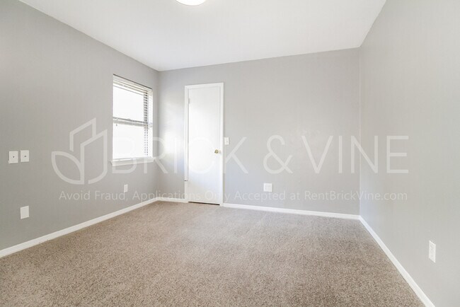 Building Photo - 524 Canyon Rd