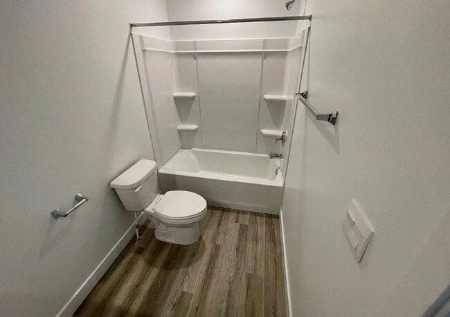 Building Photo - Spacious 3 Bedroom 2.5 Bathroom End Unit in Cedar City!