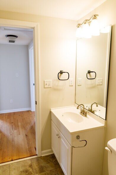 Building Photo - 116 America St