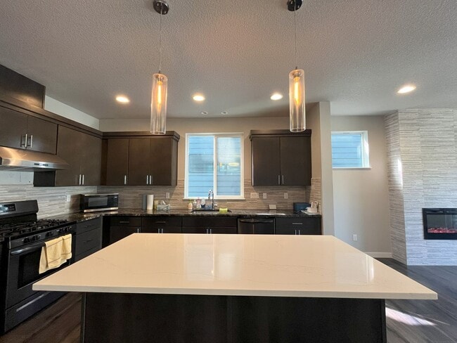 Building Photo - Three-Level Modern Living with Open Floor ...