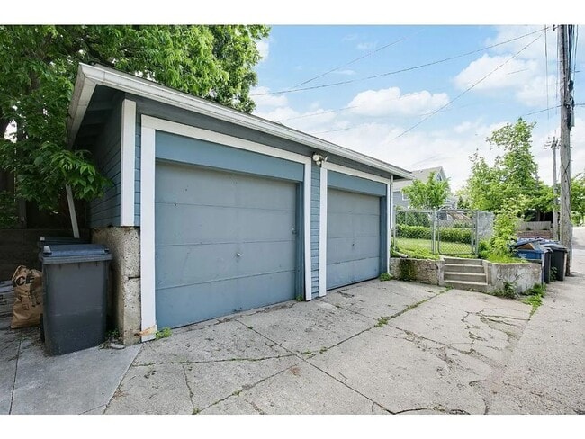 Building Photo - 2556 Dupont Ave S