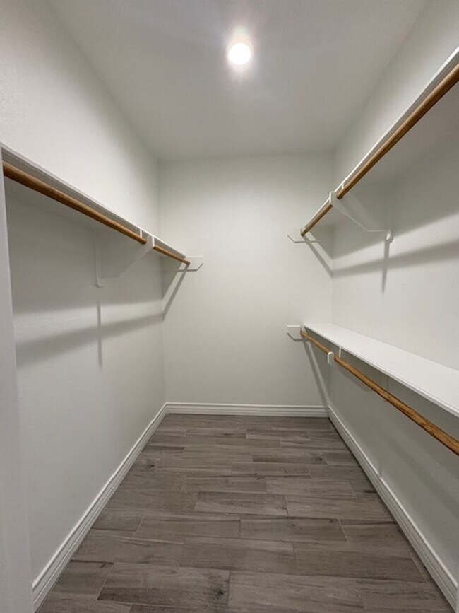 Building Photo - DCR602