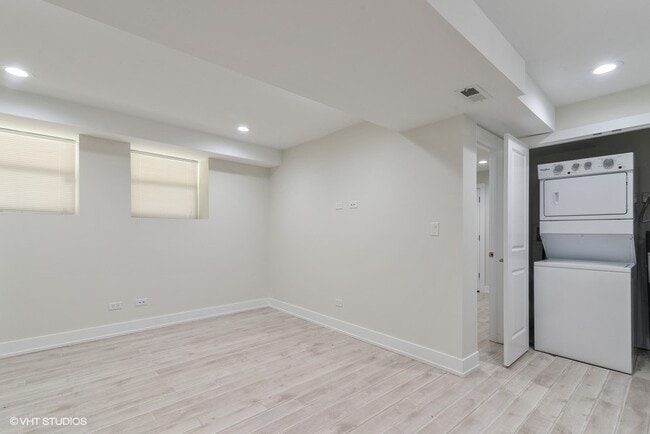 Building Photo - 1914 W Crystal St