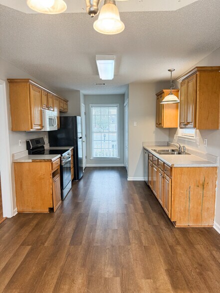 Building Photo - 107 Barley Pl