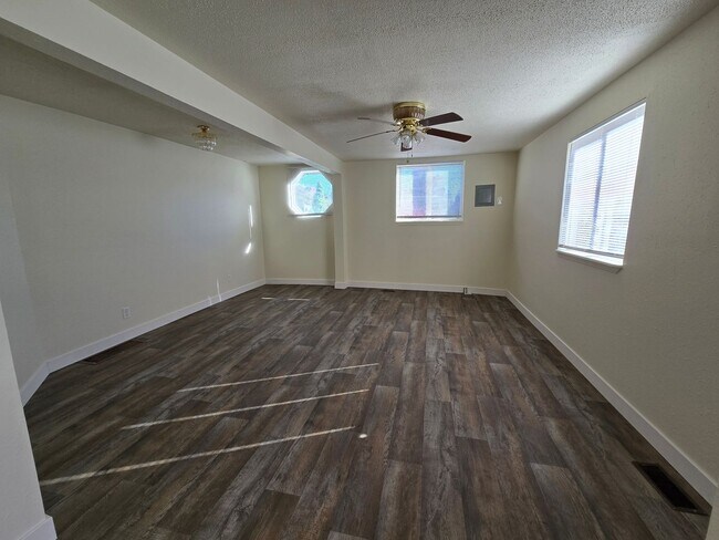 Building Photo - Northside Spokane! Available Now! Move In Special!!