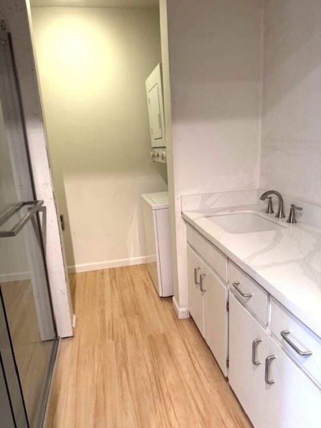 Building Photo - Newly Updated Condo with In-Unit Laundry and View