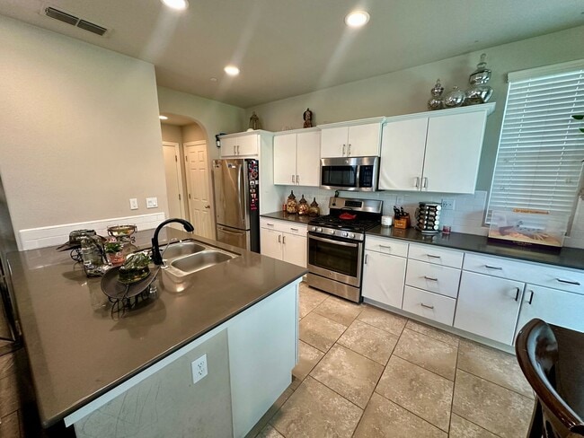Building Photo - Stunning 3-Bed, 2.5-Bath Home Near Clovis ...