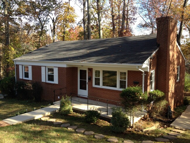 Primary Photo - 100 Marion Ct