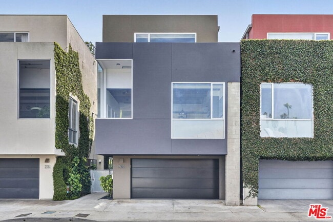 Building Photo - 2120 Narcissus Ct