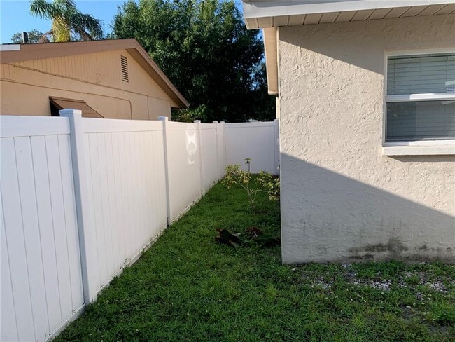 Building Photo - 513 44th Ave N