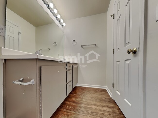 Building Photo - 704 Marjam Ln