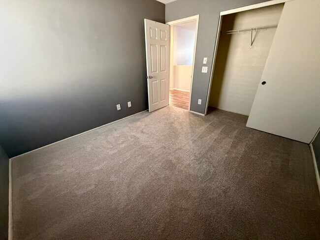 Building Photo - Gorgeous 3 bedroom 1 car garage home in SW ready for immediate move-in!!