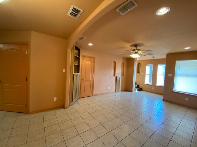 Building Photo - 1306 W Fig Ave