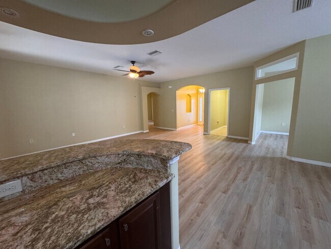 Building Photo - Live the Resort Life Daily: Your SummerGle...