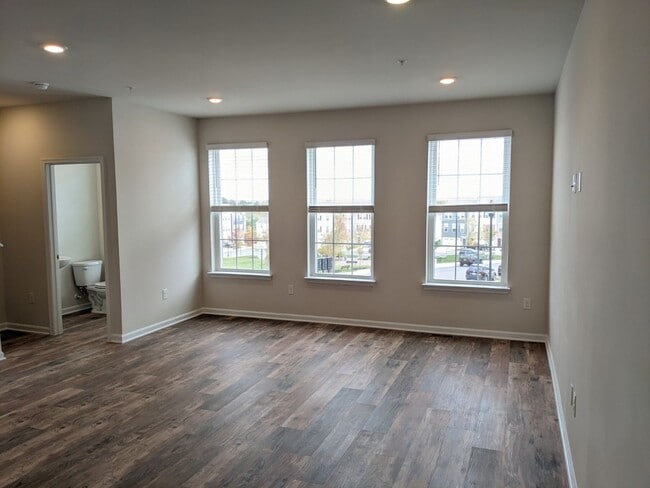 Building Photo - Three level townhouse in The Preserve at Tuscarora Creek community ready by mid September!