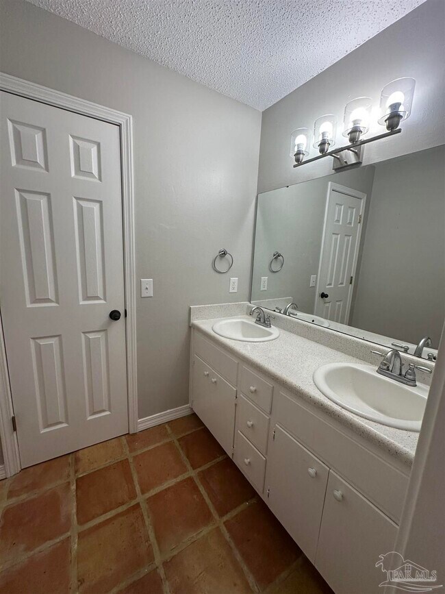 Building Photo - 3202 Swan Ln