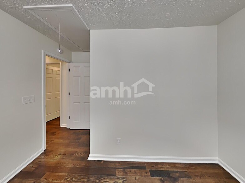 Building Photo - 6028 Woodcreek Dr