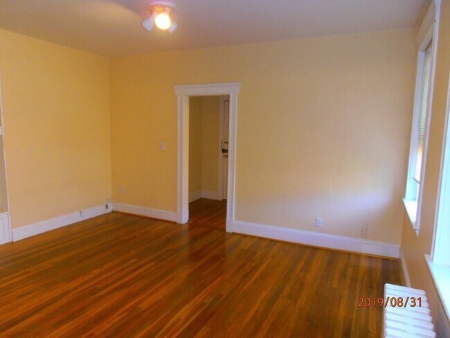 Building Photo - 43 Linnaean St