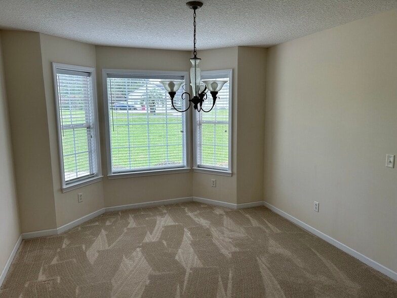 Building Photo - 3809 Doe Ln