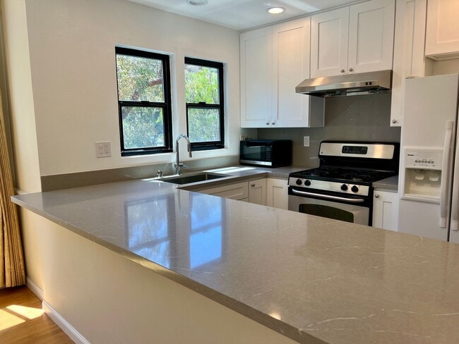 Building Photo - Great Natural light, Treetop Views with 2 Primary Suites plus OFFICE and a 2 car garage, It is li...