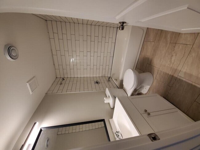 Building Photo - 5713 Xerxes Ave S