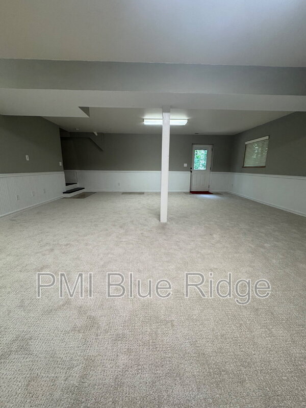 Building Photo - 46 Madison Heights Dr