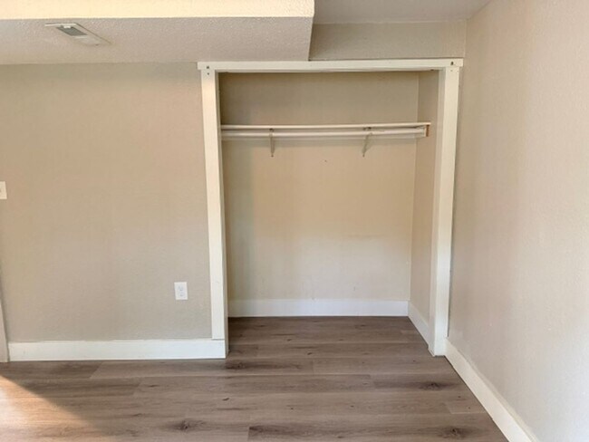 Building Photo - Beautifully Updated Edmonds Home with Spacious Fenced Backyard