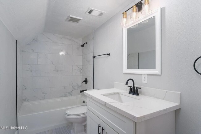 Building Photo - Beautiful 4-Bedroom, 3.5 Bathroom for Rent