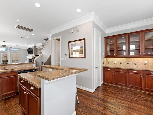 Building Photo - 625 Hartman St