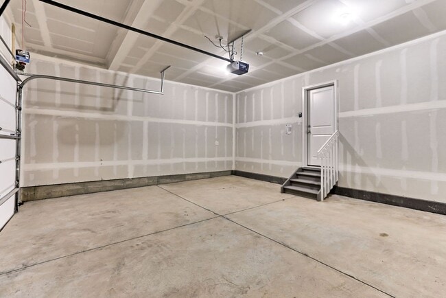 Building Photo - MOVE In SPECIAL - Beautiful 3 Bedroom 2 1/2 Bath Townhome in Loveland