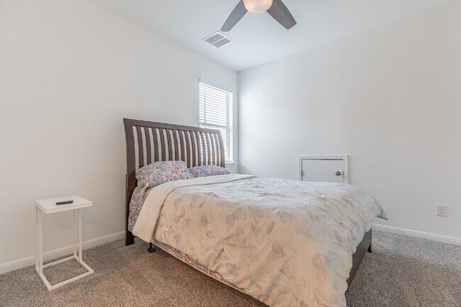 Building Photo - 2332 Giona Pl