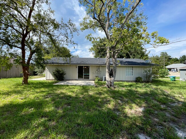 Building Photo - Beautiful 3 Bedroom and 1 Bath Home in Del...