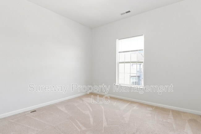 Building Photo - 7 Swan Ct