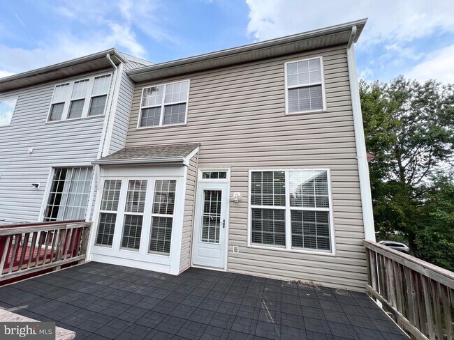 Building Photo - 22464 Maison Carree Square