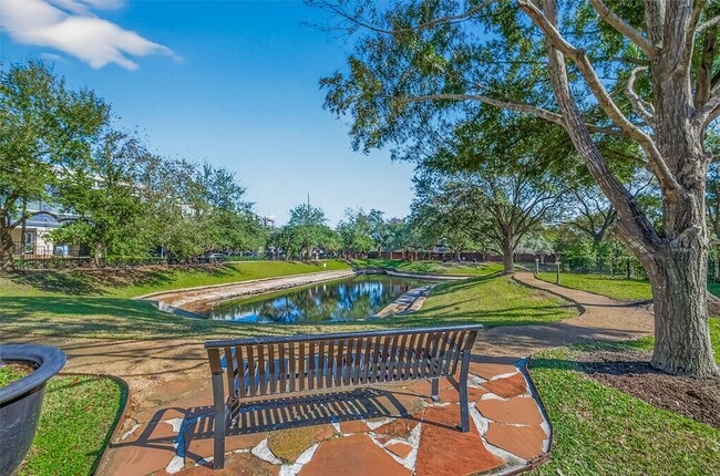 Building Photo - 1762 Lakeside Enclave Dr