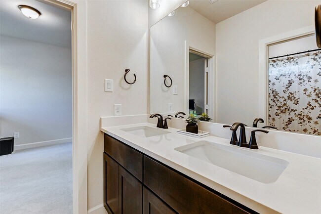 Building Photo - 7606 Redwoods Frst Dr